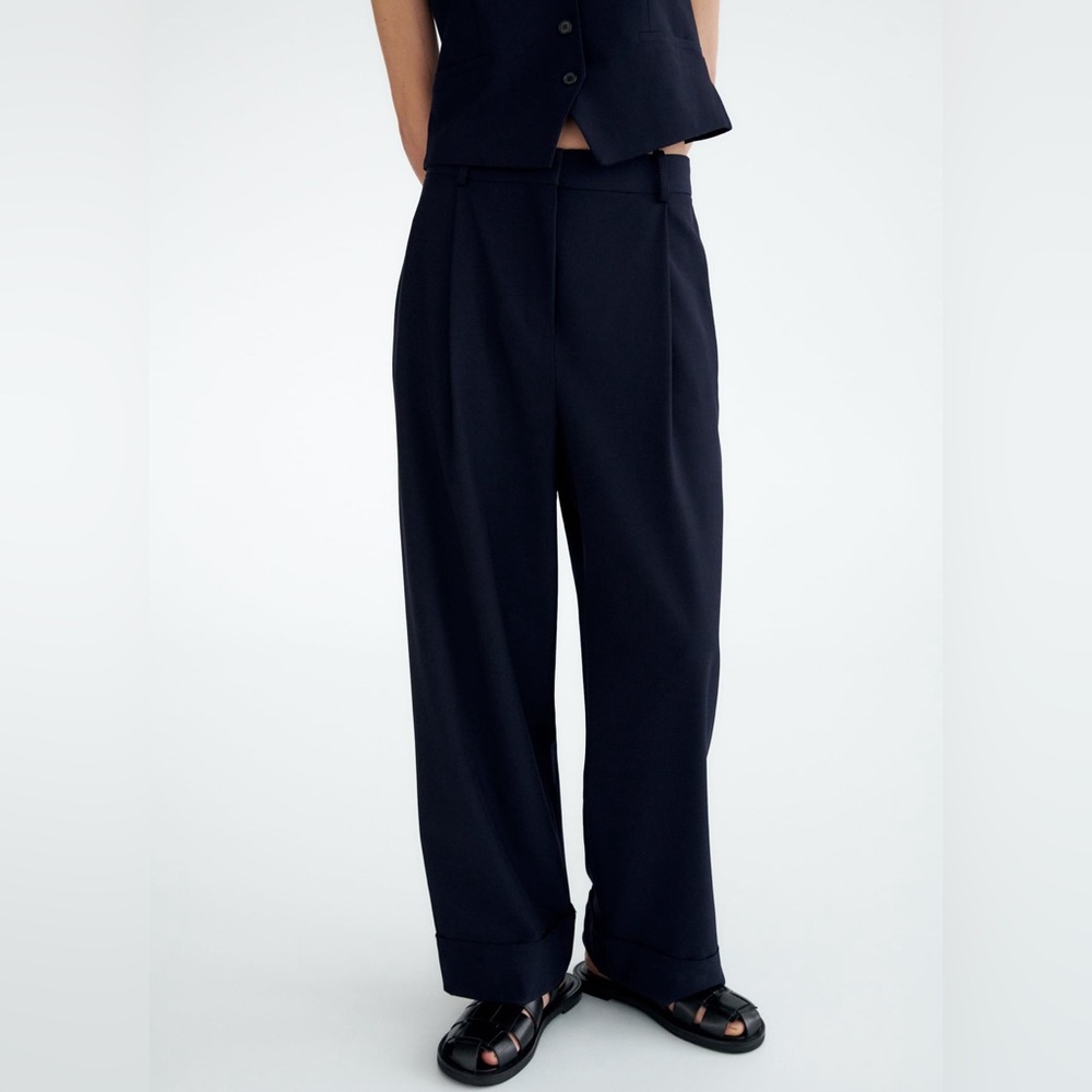 Zara high waste navy blue pants.